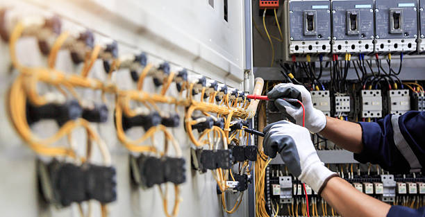 Professional Electrician technician working in Eustis, FL